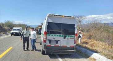 Detienen a migrantes que viajaban en una ambulancia falsa en Oaxaca