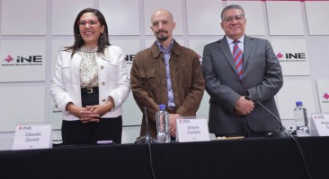 INE y SRE firman acuerdo para facilitar credencialización fuera de México