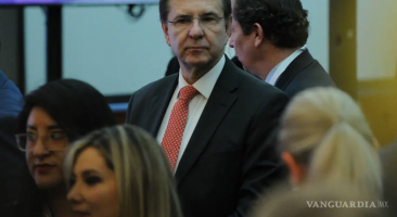 El embajador reitera su compromiso para apoyar a los connacionales en suelo estadounidense