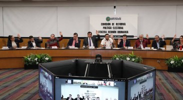 Aprueban en Comisión que mexicanos residentes en el extranjero puedan votar en elecciones a nivel federal y local