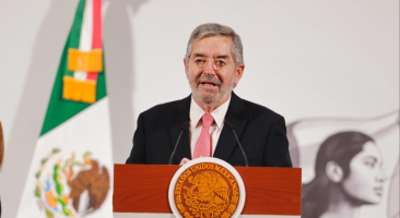 Anuncia canciller De la Fuente seis acciones para fortalecer atención y protección consular a la comunidad migrante en Estados Unidos.